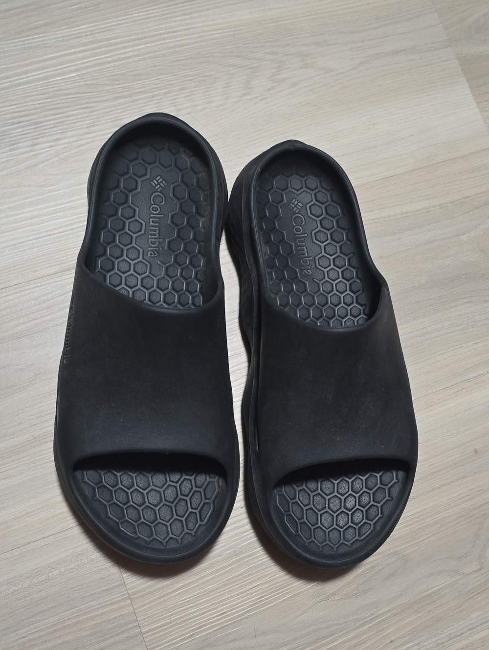 Columbia Black Men's Slide Sandals - Honeycomb Footbed